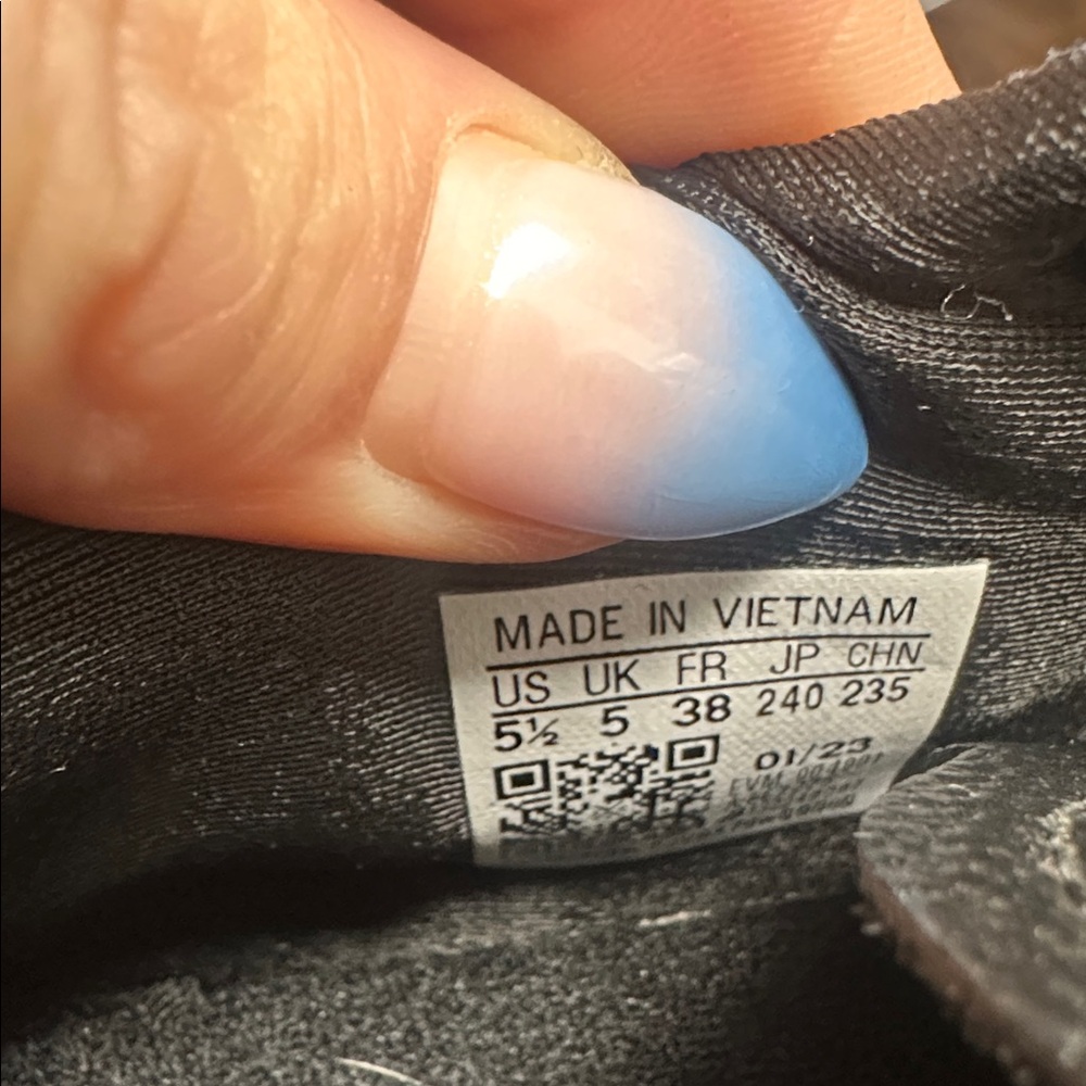 Adidas ozweego black kids 5.5 (women’s 7.5) - Picture 5 of 5